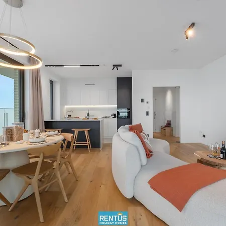 Rashelle - With Stunning Views Of The North Sea Lejlighed